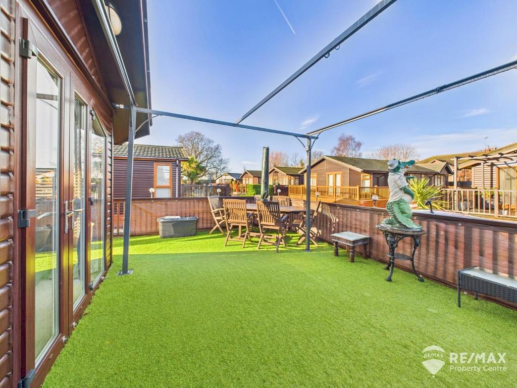 Front Decking Area.jpg