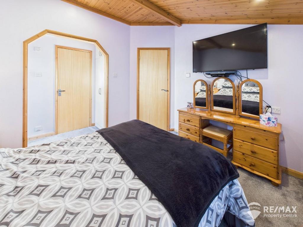 Master Bedroom 2.jpg