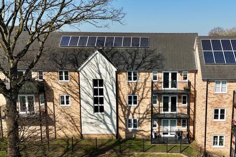 2 bedroom flat for sale, Meadfarm Close, Romford RM3