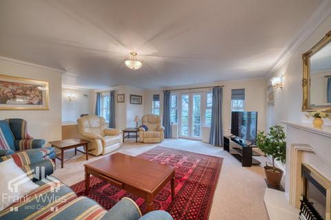 2 bedroom flat for sale, Flat 3, 3 Links Gate, Lytham St. Annes, Lancashire