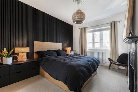3 bedroom house to rent, Dover House Road, Putney