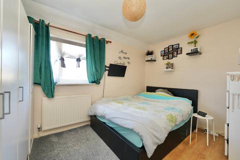 3 bedroom terraced house for sale, Elm Close, Huntingdon, PE29