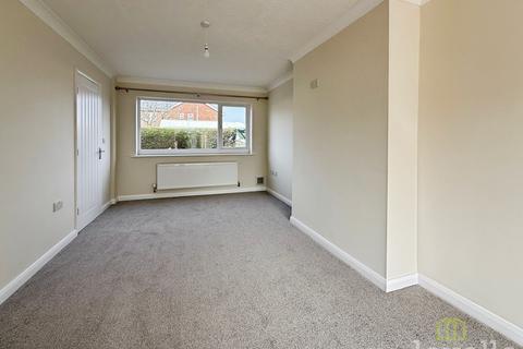 3 bedroom semi-detached house to rent, Foyle close , Lincoln LN5