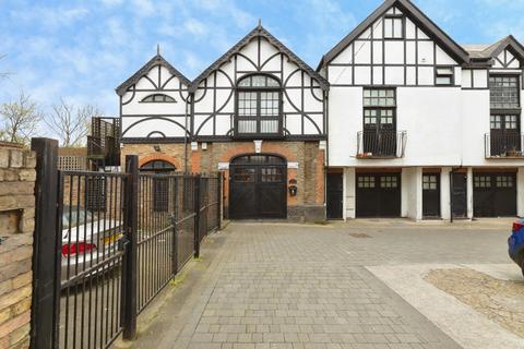 York Mews, Ilford, IG1