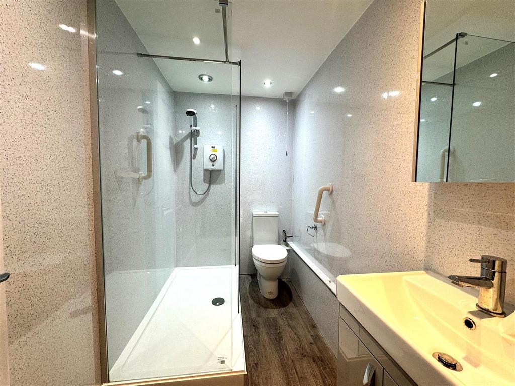 Shower Room.jpg