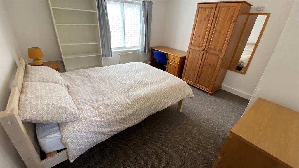 Bright double bedroom with wardrobe and shelvin...