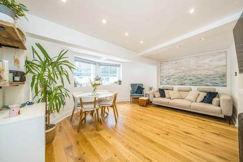 1 bedroom flat for sale, Clapham Common South Side, London SW4