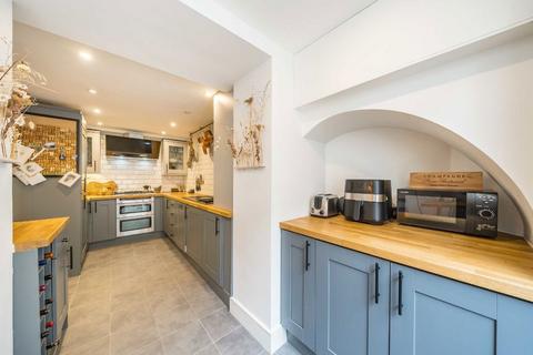 1 bedroom flat for sale, Clapham Common South Side, London SW4
