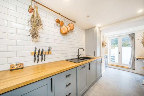 1 bedroom flat for sale, Clapham Common South Side, London SW4