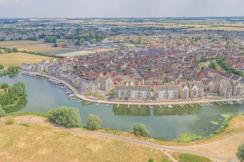 3 bedroom apartment to rent, Wren Walk, St. Neots PE19