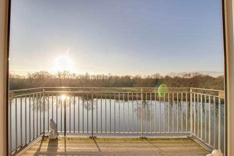 3 bedroom apartment to rent, Wren Walk, St. Neots PE19