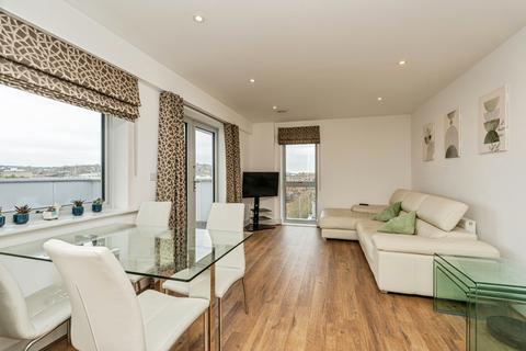 2 bedroom flat for sale, Station View, Guildford, Surrey, GU1
