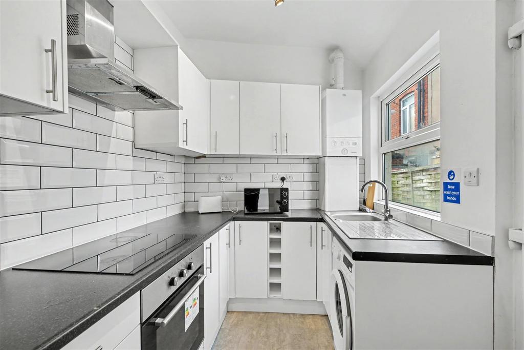 Kitchen 2.jpeg