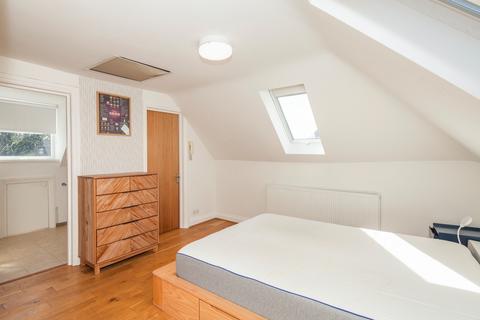 2 bedroom flat to rent, Geoffrey Road London SE4