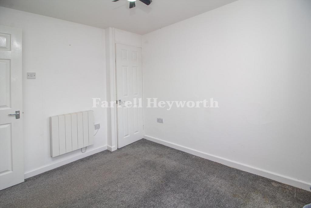 Bedroom 1 image 2