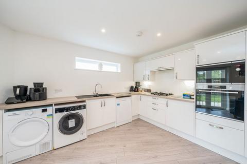 1 bedroom bungalow for sale, Pigeon Lane, Hampton TW12