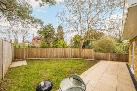 undefined, Pigeon Lane, Hampton TW12