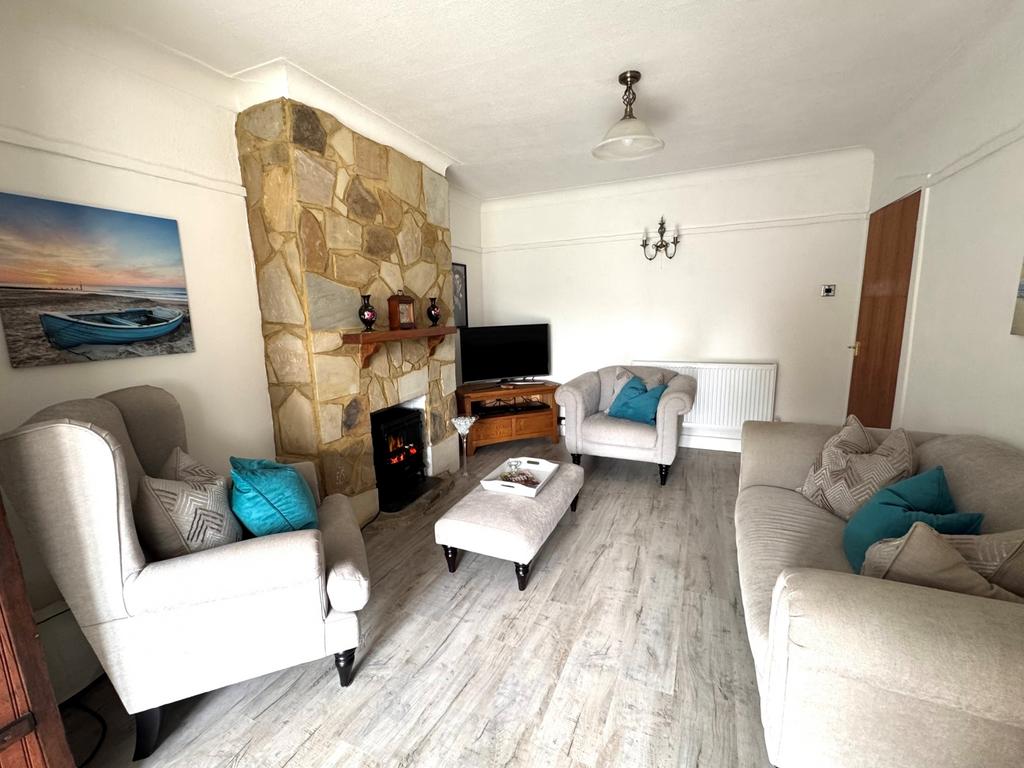 Lounge Left