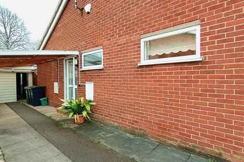 undefined, Lowes Avenue, Warwick