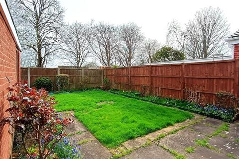 undefined, Lowes Avenue, Warwick