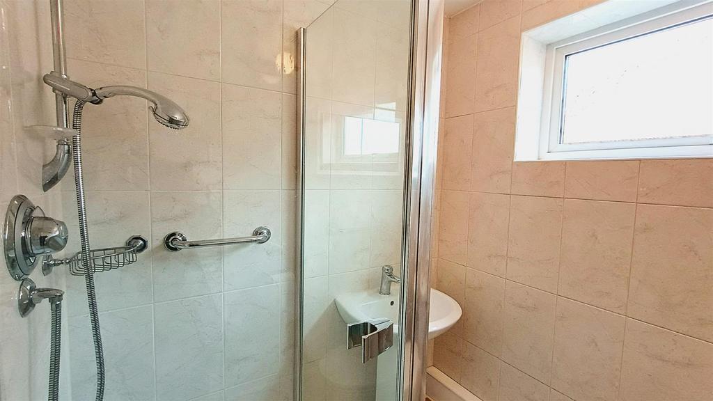 Bathroom1.jpg
