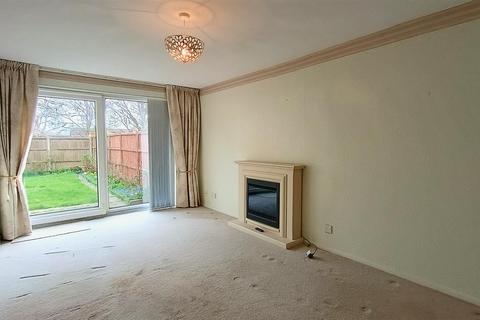 2 bedroom semi-detached bungalow for sale, Lowes Avenue, Woodloes Park, Warwick