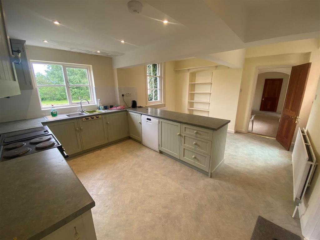 IMG 8747 - Kitchen.jpg