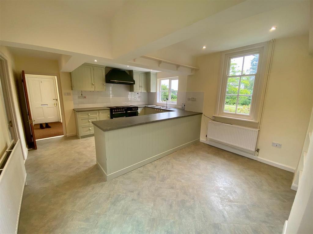 IMG E8869 - Amended Kitchen.jpg