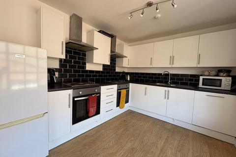 1 bedroom in a house share to rent, Room 203, Harts House