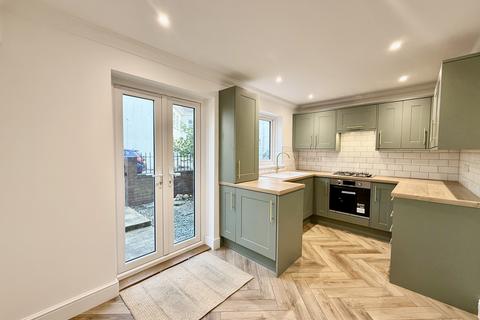3 bedroom house to rent, Kirkstall Road, SOUTHSEA