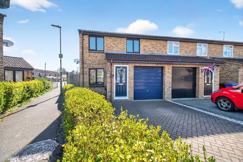 3 bedroom end of terrace house for sale, Hermitage Close, Farnborough, GU14