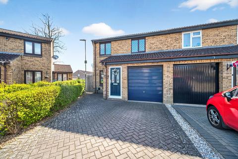 3 bedroom end of terrace house for sale, Hermitage Close, Farnborough, GU14