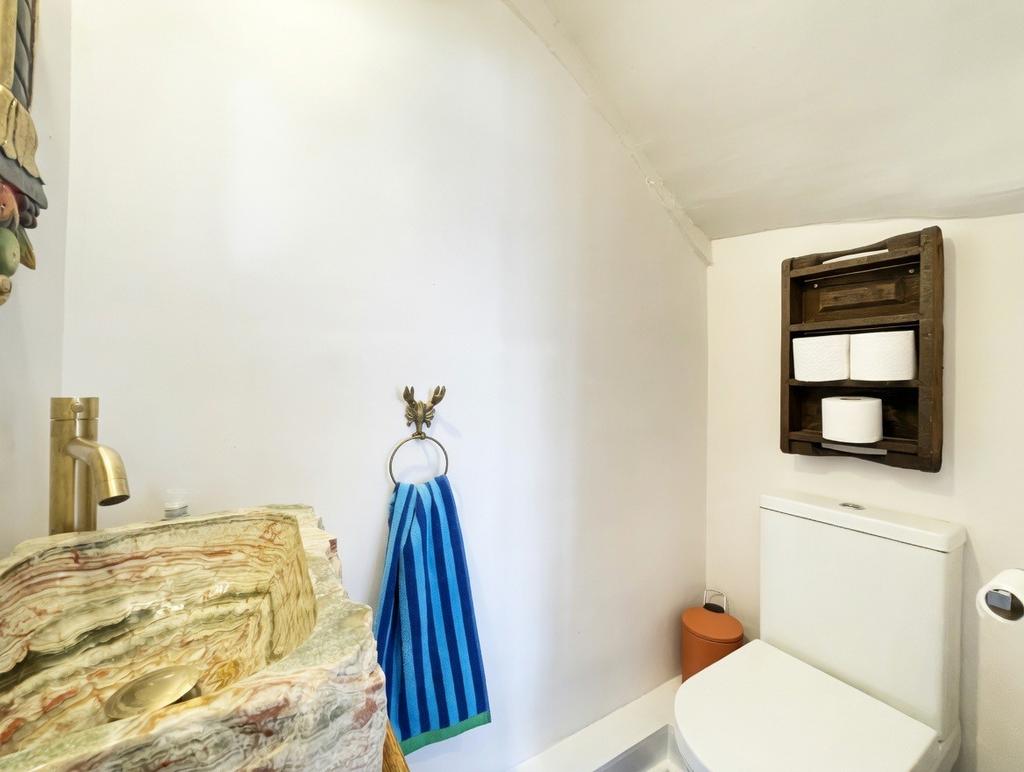 Cloakroom/wc
