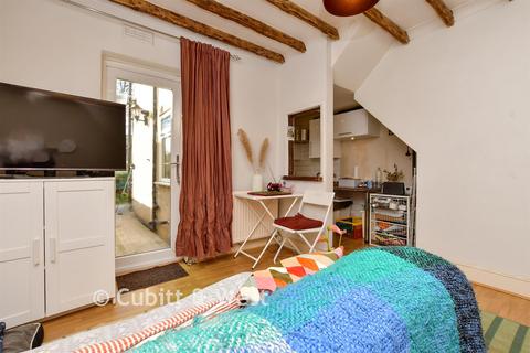 1 bedroom ground floor flat for sale, Carshalton Road, Mitcham, Surrey