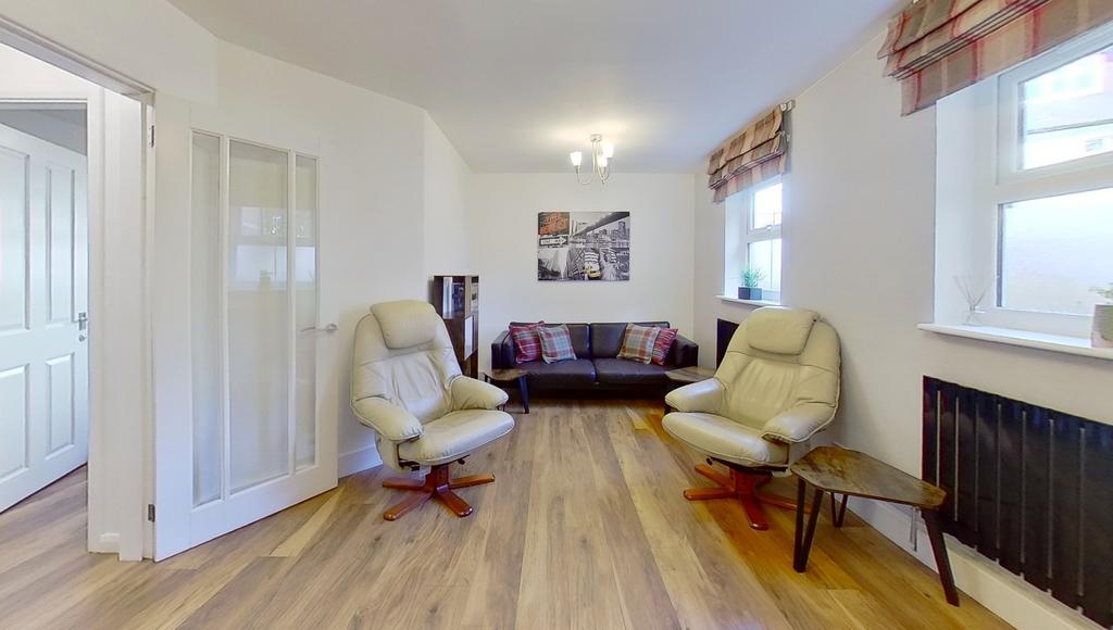 2-St-Michaels-Lodge-Living-Room.jpg