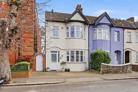 3 bedroom end of terrace house for sale, Priory Avenue, Southend-on-Sea, Essex, SS2
