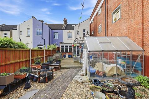 3 bedroom end of terrace house for sale, Priory Avenue, Southend-on-Sea, Essex, SS2