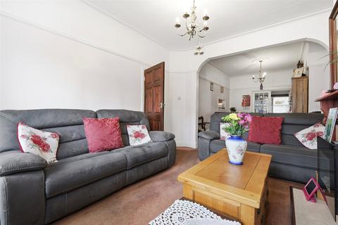 3 bedroom end of terrace house for sale, Priory Avenue, Southend-on-Sea, Essex, SS2