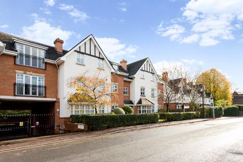 2 bedroom flat for sale, Claremont Avenue, Woking, GU22