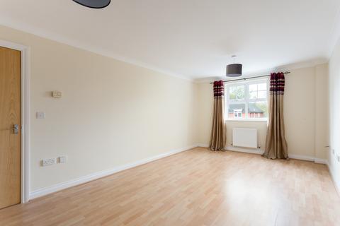 2 bedroom flat for sale, Claremont Avenue, Woking, GU22