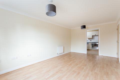 2 bedroom flat for sale, Claremont Avenue, Woking, GU22
