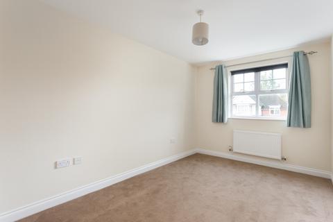 2 bedroom flat for sale, Claremont Avenue, Woking, GU22
