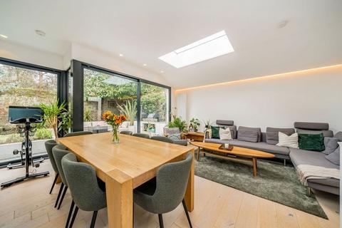 3 bedroom maisonette for sale, Linden Close, Thames Ditton KT7