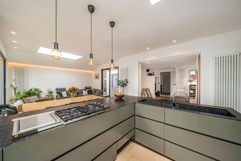 3 bedroom maisonette for sale, Linden Close, Thames Ditton KT7