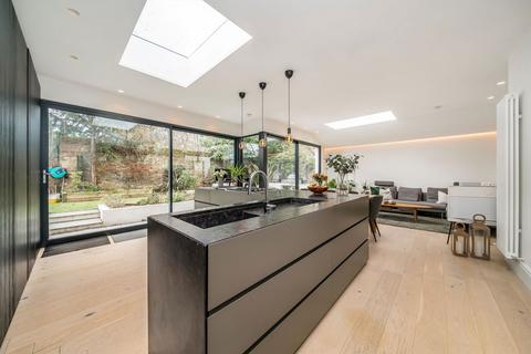 3 bedroom maisonette for sale, Linden Close, Thames Ditton KT7
