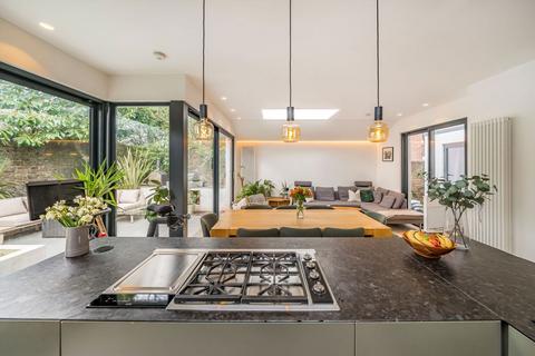 3 bedroom maisonette for sale, Linden Close, Thames Ditton KT7