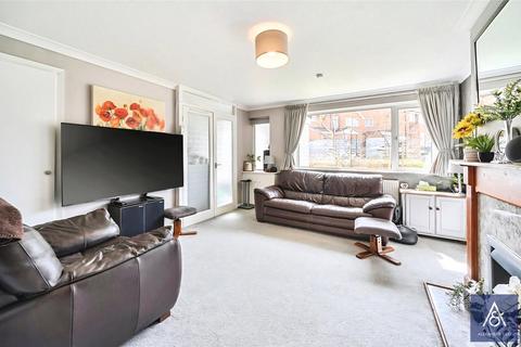 3 bedroom semi-detached house for sale, Glebe Drive, Northamptonshire NN13