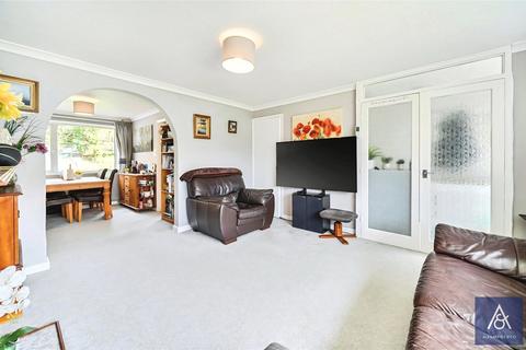 3 bedroom semi-detached house for sale, Glebe Drive, Northamptonshire NN13