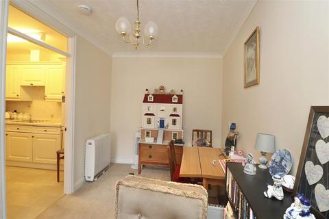 2 bedroom flat for sale, Betterton Court, Pocklington