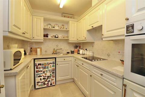 2 bedroom flat for sale, Betterton Court, Pocklington